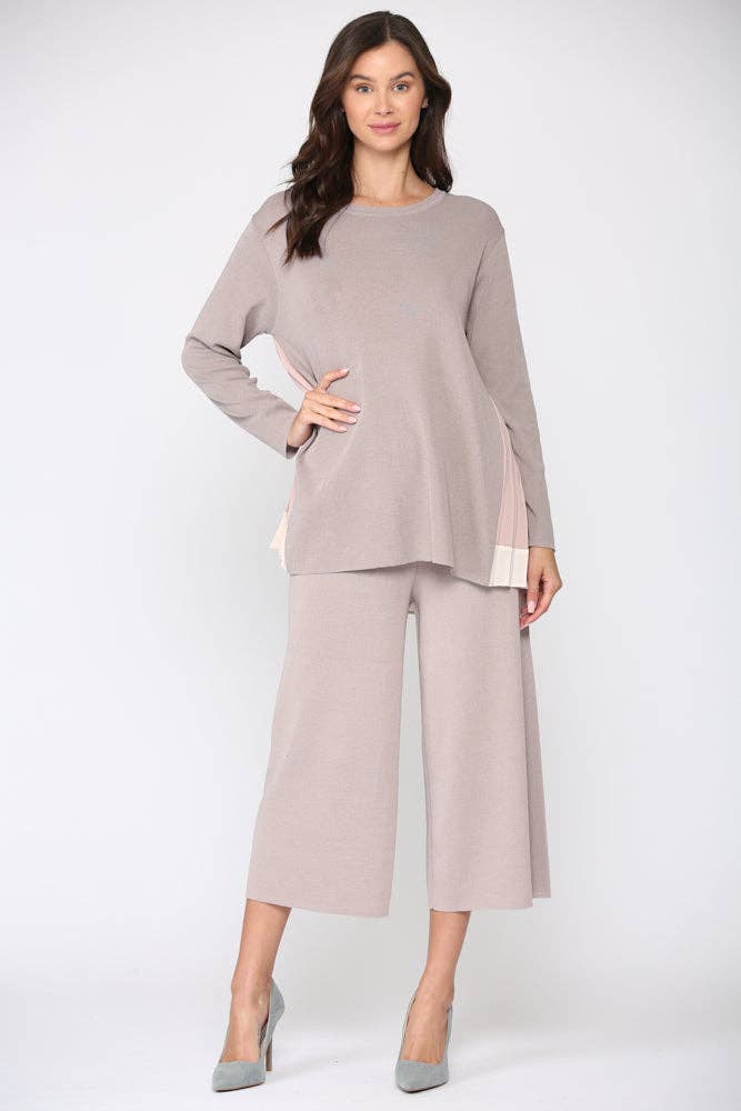 Summa Knitted Rib with Accordian Pleating Back