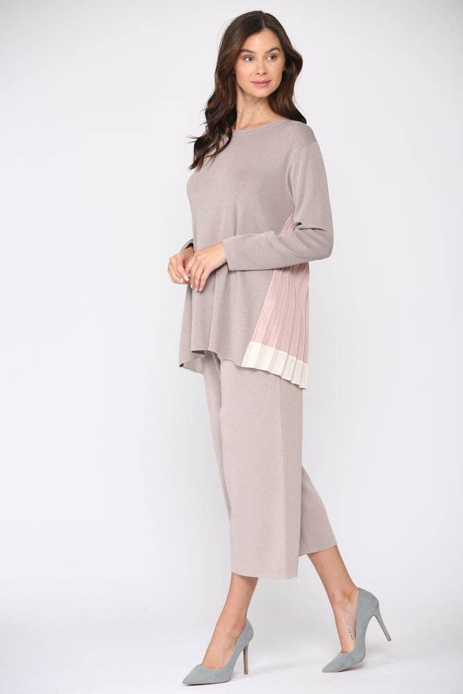 Summa Knitted Rib with Accordian Pleating Back