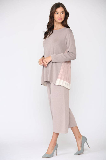 Summa Knitted Rib with Accordian Pleating Back