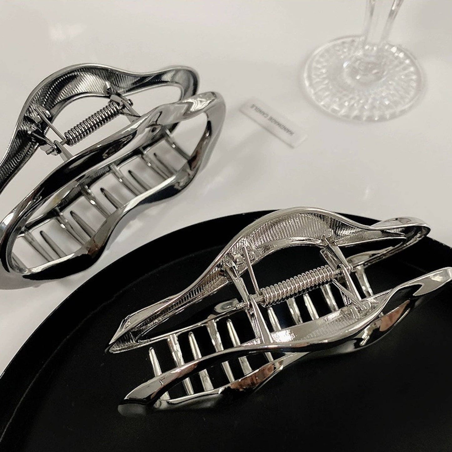 Wave Bubble Line Large Claw Hair Clip