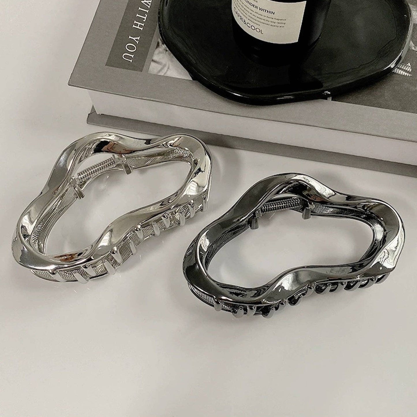 Wave Bubble Line Large Claw Hair Clip